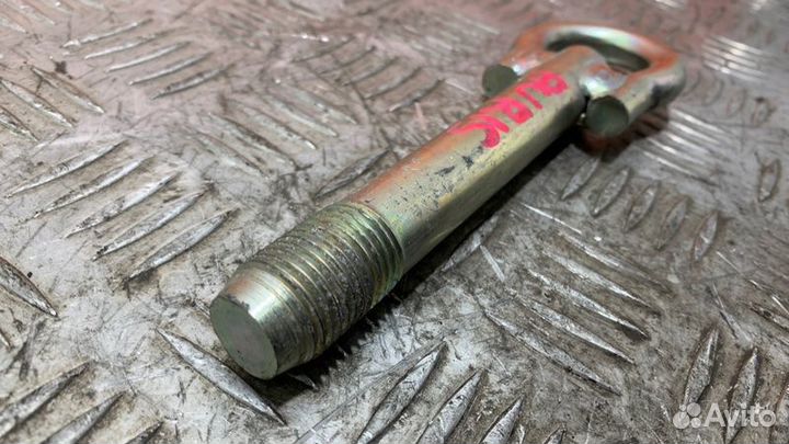 Буксировочная петля Toyota Auris