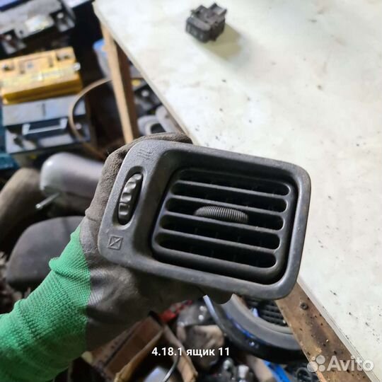 Дефлектор воздушный правый suzuki Liana