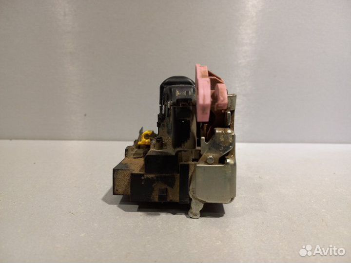 Замок двери задний левый Renault Duster F4RB401