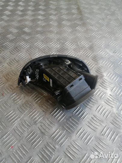 Дефлектор воздушный правый Kia Cerato 2 TD G4FC