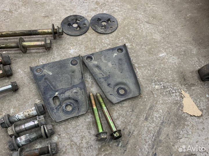 Болты задней подвески Subaru