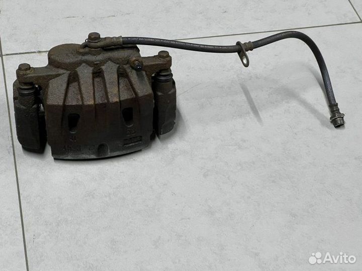 Суппорт тормозной передний Lexus Rx 4