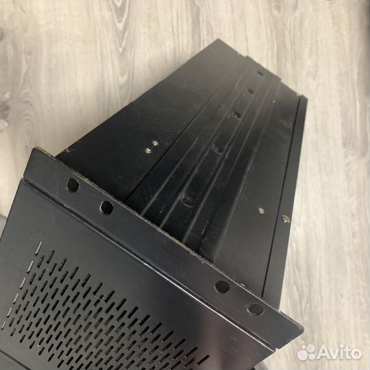 Корпус пк в серверную стойку монитор и сервер