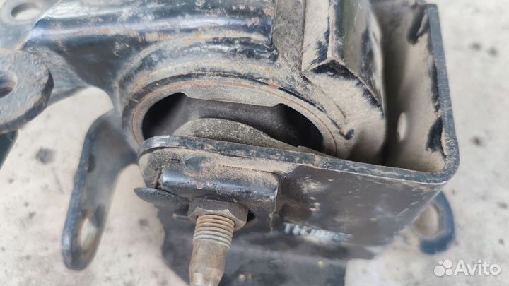 Опора двигателя Mazda 323