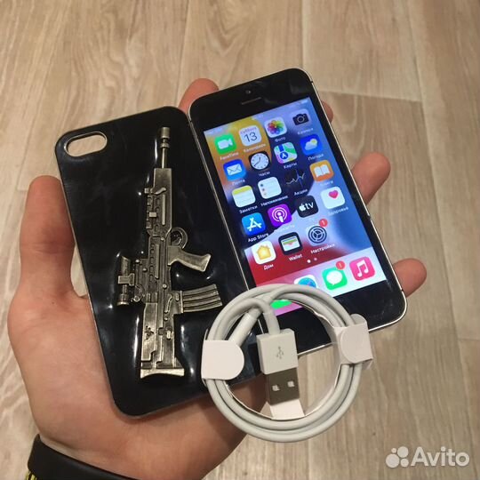 iPhone SE, 32 ГБ