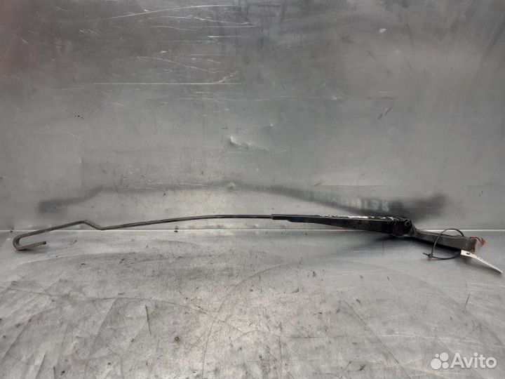 Поводок стеклоочистителя передний правый