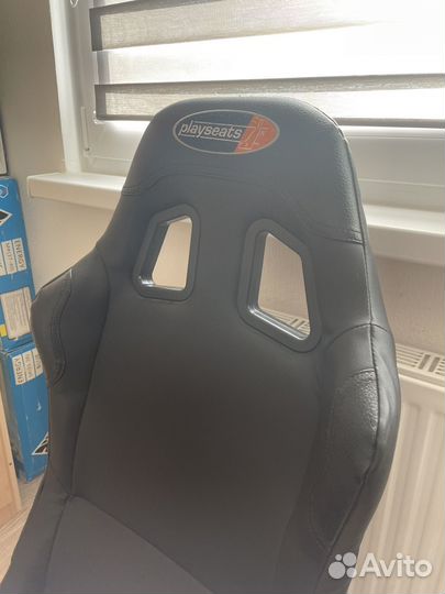 Кокпит для симрейсинга Playseat Evolution