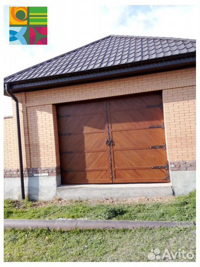 Секционные ворота для гаража alutech