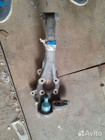 Кулак поворотный передний левый Hyundai Equus