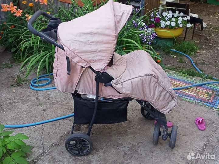 Прогулочная коляска