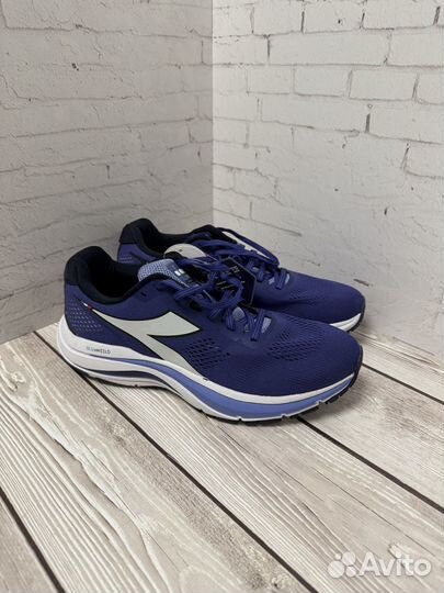 Кроссовки мужские 40