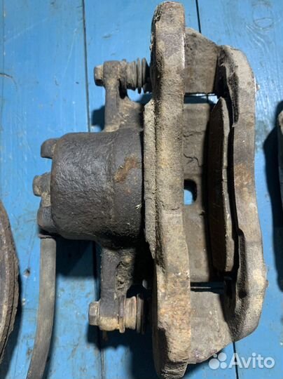 Суппорт передний mitsubishi lancer 9