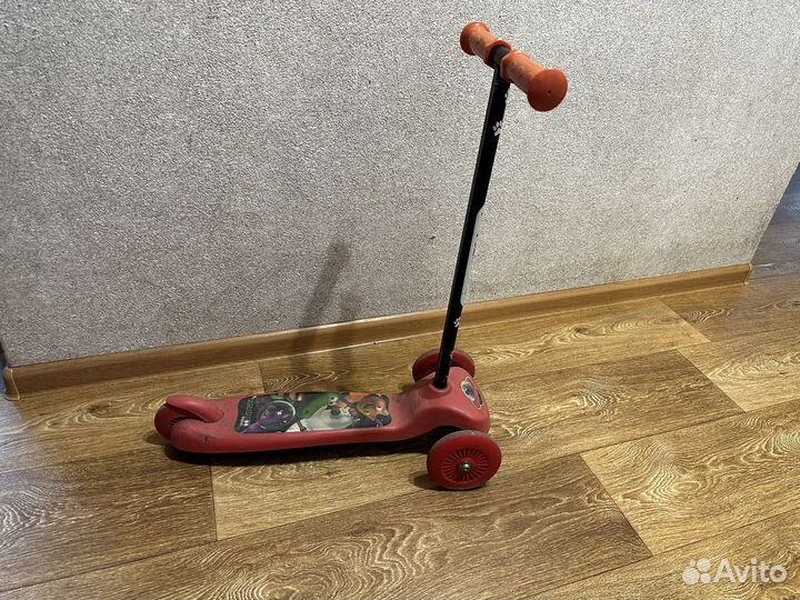 Самокат трехколесеый