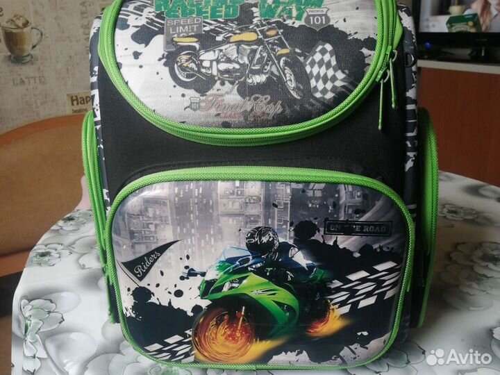 Рюкзак школьный