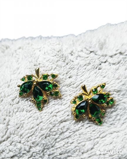 Серьги гвоздики зелёные листья клена, новые