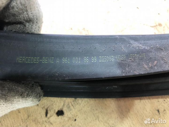 A9610018699 Уплотнитель двери Mercedes