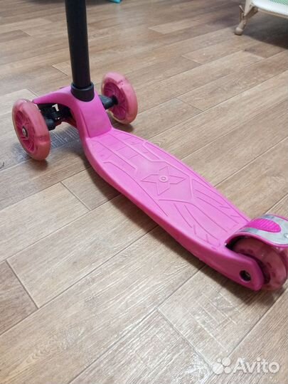 Самокат детский со светящимися колесами