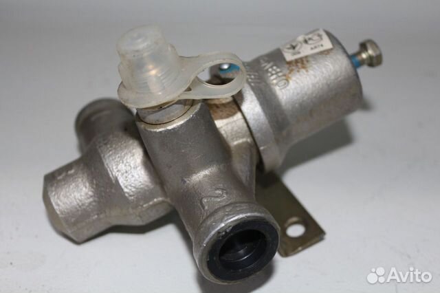 Кран радиатора зил 130. Кран воздуха зил. Клапан пневматический камаз. Кран колесный запора воздуха системы камаз 4310-3124110. Кран регулятора давления зил 5301.