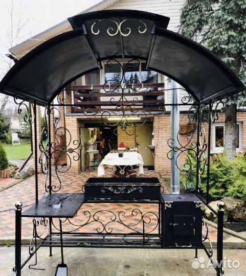 Мангал с крышей