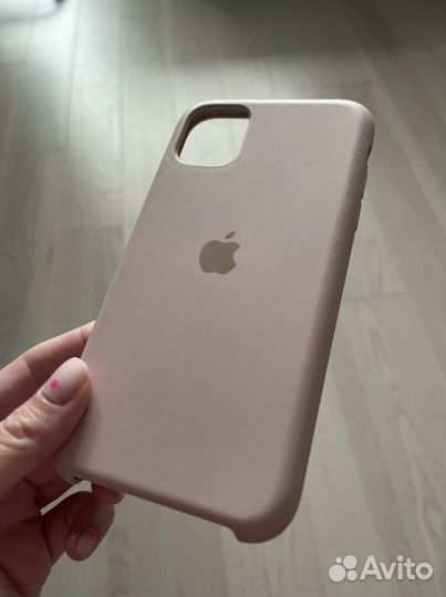 Чехол на iPhone 11 с ремешком