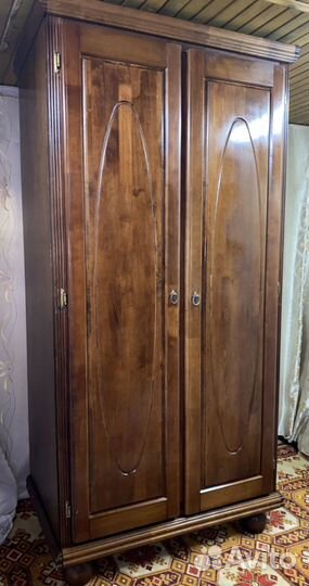 Итальнский шкаф массив