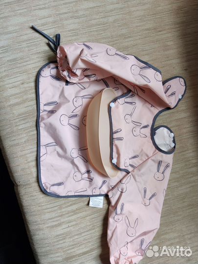 Слюнявчик нагрудник с рукавами