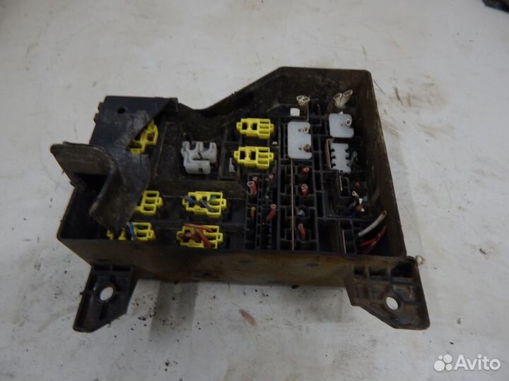 Блок предохранителей Mitsubishi Carisma 2003