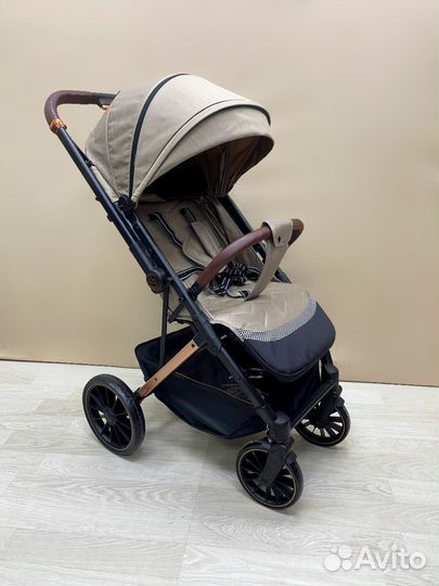 Прогулочная коляска luxmom