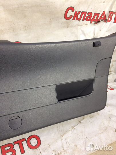 Обшивка двери багажника VAG Golf V 1K6867601E71N