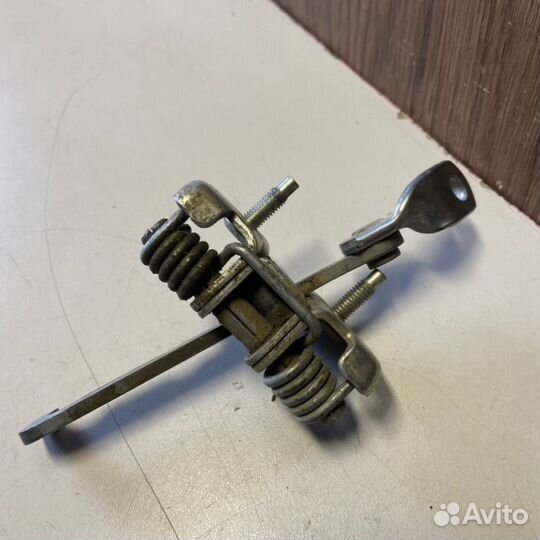 Ограничитель двери задний левый Renault Logan