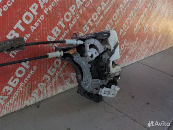 Замок двери задний правый Mitsubishi L200 KB