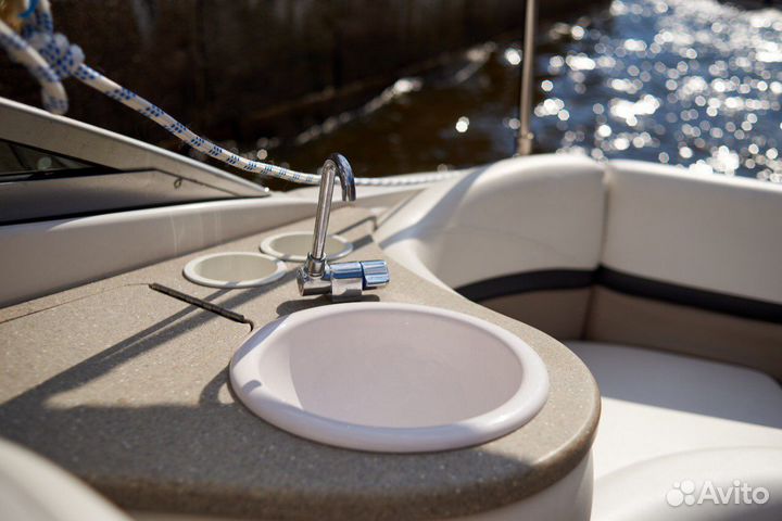 Круизный каютный катер four winns