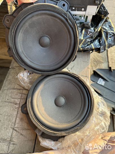 Оригинальная магнитола и динамики на hyundai ix35