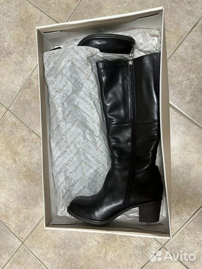 Зимние женские сапоги 38