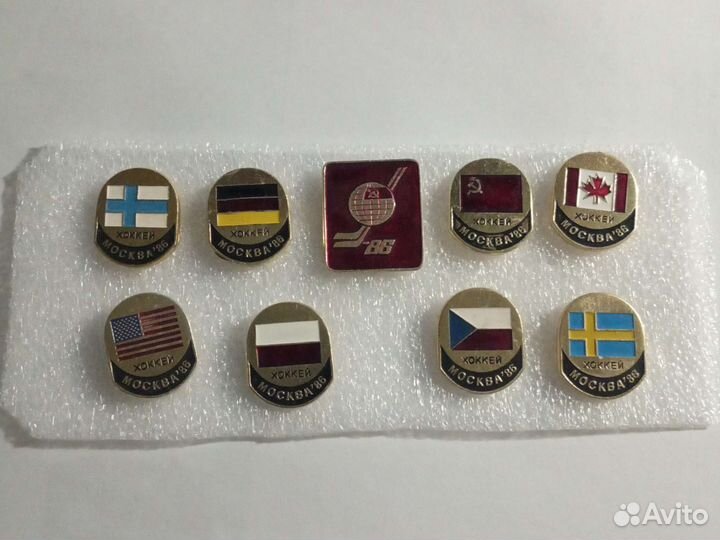 Значки хоккей1986г