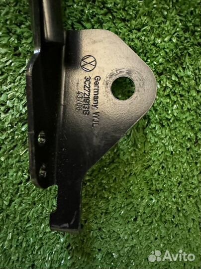 Крючок капота Volkswagen Passat B6 (2005—2010)