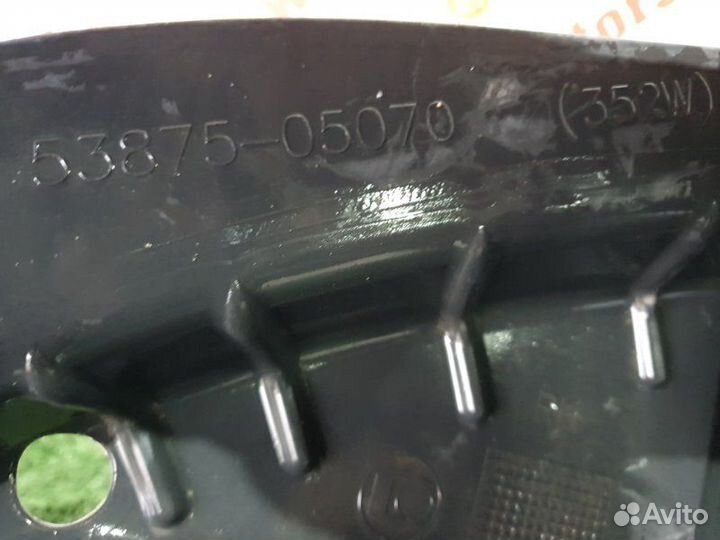 Подкрылок передний правый Toyota Avensis AZT250W