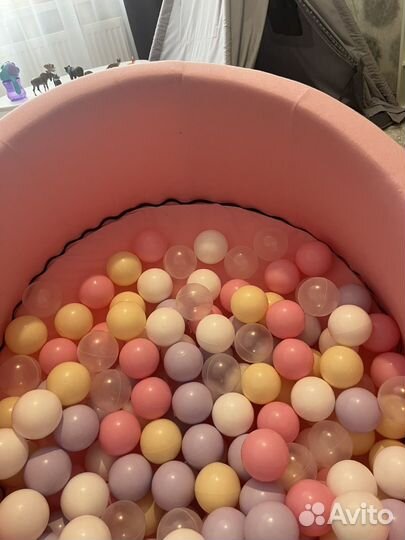 Сухой бассейн с шариками