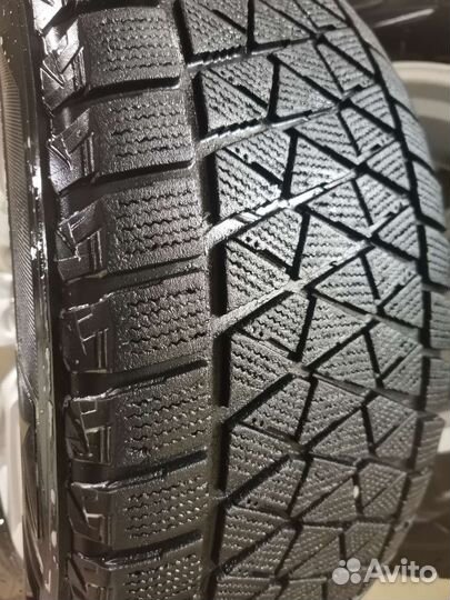Bridgestone Blizzak DM-V2 26.5/60 R18