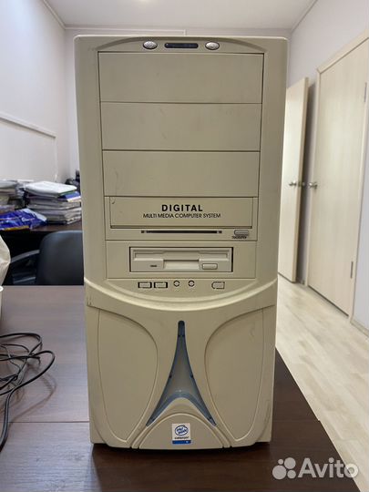 Клавиатура, мышь, колонки, системный блок, экран