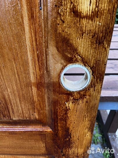 Деревянная дверь