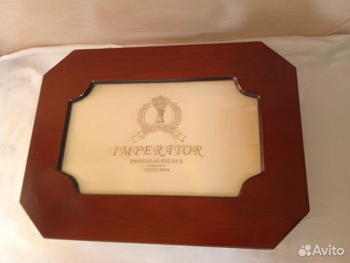 Деревянный восьмиугольный чемодан