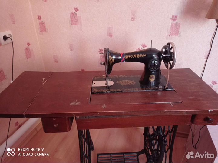 Швейная машина Подольск с ножным приводом