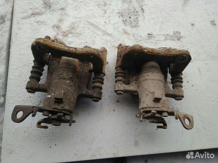 Суппорт передний левый для Renault Megan 2003-2009