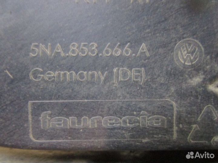 Решетка в бампер правая VW Tiguan 2017 (5NA853666A