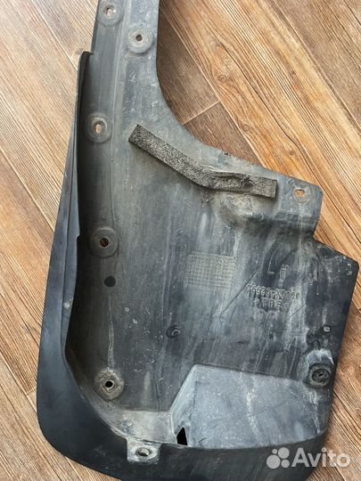 Брызговик задний левый Toyota Land Cruiser 200