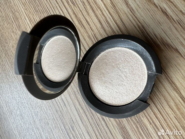 Becca хайлайтер moonstone