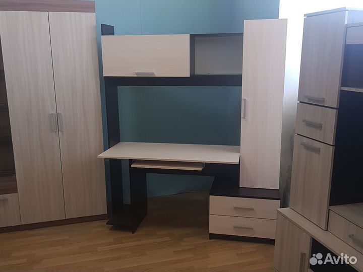 Компьютерный стол большой