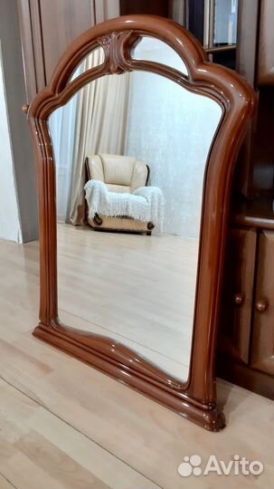Зеркало настенное в раме