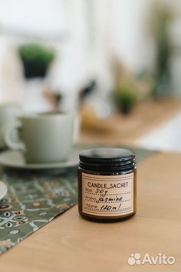 Ароматическая свеча с деревянным фитилем с треском